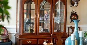 Sell with ease and profit with Blue Moon Estate Sales!🌙 Let our experts handle the pricing, staging, marketing, and management, so you can enjoy financial rewards and a stress-free transition. Clear out the clutter while we create a seamless experience for both you and shoppers at your sale. #Downsizing #EstateSale | Blue Moon Estate Sales USA