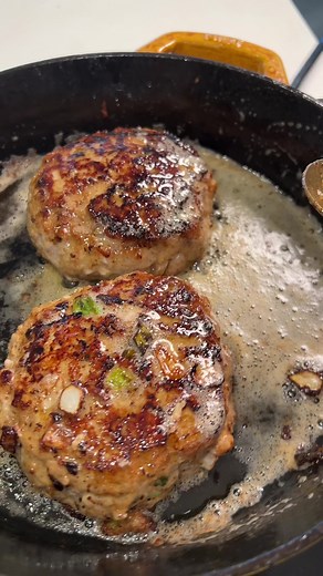 easy juicy turkey burgers 🤤 #easyrecipes #quickdinner #yummy #foodtok