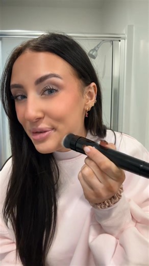 One tool that levels up your entire routine. foundation → blush → contour → all blended effortlessly with one motion. | blendSMART