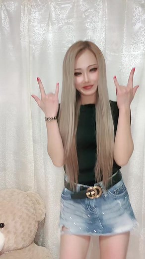 ミニスカ派？ショーパン派？#cchan👱‍♀️👠#fyp#おすすめ#ベトナムダンス