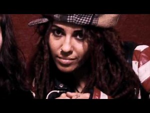 Linda Perry Bio 2 of 4