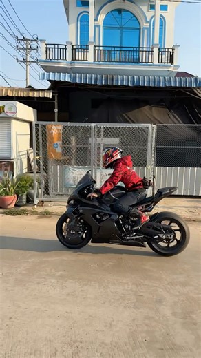 Hello motorcycle lovers!