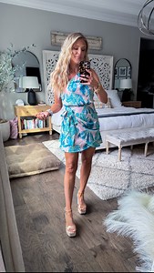 18K views · 516 reactions | ☀️Rather be on vaca️✌Comment “CUPSHE” for the link & sizing info OR click the link in my bio to shop! Use code NICOLE for 15% off orders $65+ or 20% off orders $109+ #cupshe #cupshexJJD #vacationmode @cupshe | Nicole Huntsman | Facebook