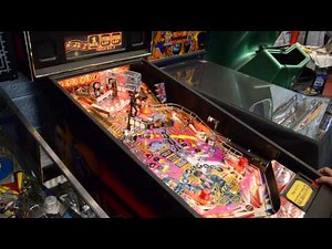 2004 Stern ELVIS Pinball Machine