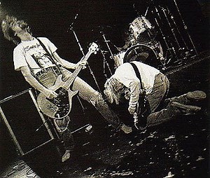 15 classic grunge & alternative rock concert videos to watch right now