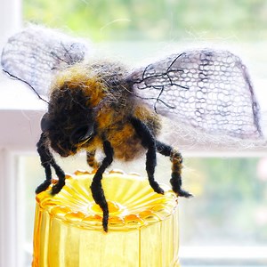 Bees Are Beautiful - KNITTING PATTERN - Etsy UK