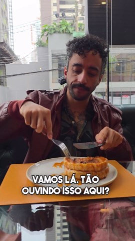 Você acabou de abrir a descrição para descobrir onde fica esse irreverente e aconchegante estabelecimento e saiba que por nos orgulharmos de não fazer publi paga de nenhum dos lugares dessa série não te daremos o nome! Tá bravinho? Tá mal acostumado com recomendação paga capenga? Vai nos comentários procurar, assim você nos dá o engajamento e o tempo no vídeo que nos permite continuar crescendo e indicando lugares que achamos genuinamente interessantes :) Qual lugar deveriamos visitar da próxima