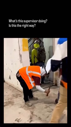 Naseek_HSE Trainer | 👷‍♂️ Steel Toe Check… The Wrong Way!🛠️🚫 This supervisor is testing footwear by hammering the toe — but this method can be misleading, and... | Instagram