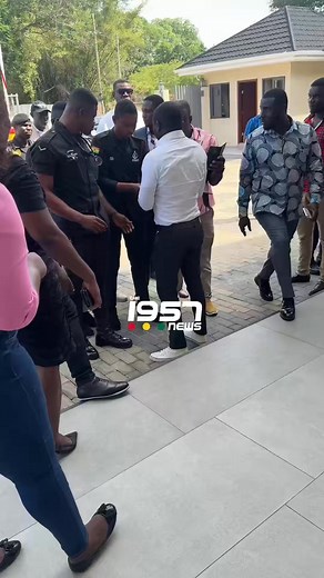 A man who once posed as a GhanaWeb journalist has been arrested at the Alisa Hotel after being found with a substance suspected to be weed. The suspect allegedly posed as a blogger and was spotted taking videos and photos during the Ministry of Local Government’s orientation program on the 24-hour economy model market, attended by Regional Ministers, MMDCEs, and MMDAs. His unusual conduct drew the attention of security officers, leading to his interrogation and the discovery of the suspected sub