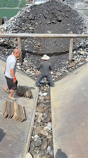 Miningsolution on Instagram: "Jaw+Cone vs. Heavy Hammer for Pebble Crushing: The Cost vs. Efficiency Dilemma Two main setups for crushing tough pebbles: the Classic Two-Stage vs. the Modern One-Shot. 🏗️ Jaw Crusher + Cone Crusher (The Workhorse) Process: Teamwork. Jaw does coarse crushing, Cone handles fine crushing. Pros: Lower Operating Cost: Much better wear part life against abrasive pebbles. Better Product Shape: More cubical aggregate = higher value. Proven & Reliable: Ideal for high-tonn