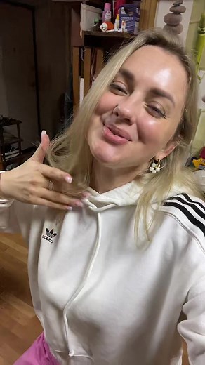 Sign Language Gestures Explained in Engaging Video