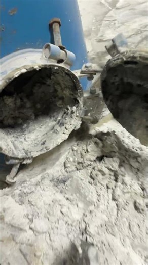 Cleaning the sediment out of the vacuum tank #pvc #3phase #pvca ￼