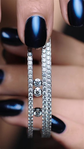 #Move A timeless aesthetic. A symbol that is both modern and romantic. The signature collection of Maison Messika. #MessikaRocksHolidays #Messika