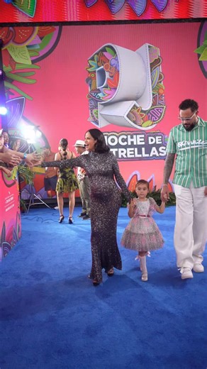 NATTI NATASHA on Instagram: "Mi familia 🫶🏻"