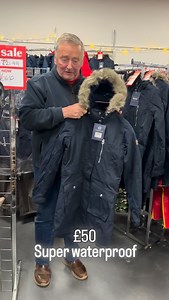 🎉 Boxing Day Madness! 9-5pm 🎉 Regatta 3/4 length Navy Waterproof (feels like a wax jacket) 👉🏼 very smart 👉🏼 very waterproof! Now just £50 🥰 | Doagh Equestrian