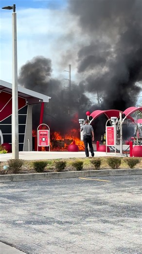 Fire at Tommy’s Express! Old Mercedes caught on fire after going through the wash! Owner of vehicle ran away supposedly! #fire #bradentonflorida #florida #viral #insane