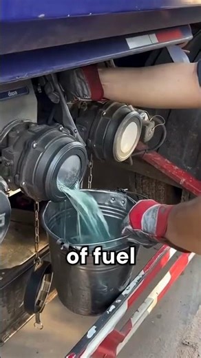 Why He Scoops Fuel Out of a Tanker 😮