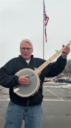 Deering Banjo Under the Largest Flag in Ohio 🇺🇸 Happy President's Day