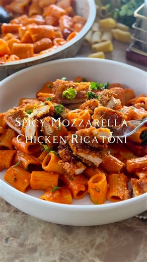 “Spicy mozzarella chicken rigatoni” Comment “recipe” and you’ll have the recipe Ingredients: * 8 oz rigatoni pasta (penne, spaghetti, or your choice) * 1 chicken breast sliced into half marinate with * 1 tablespoon smoked paprika * 1/2 teaspoon garlic powder * 1/2 teaspoon dried chives * 1 tablespoon paprika * Salt and pepper to taste * Bread crumbs for coating with egg For tomato sauce: * 3 cloves garlic, minced * 3 tablespoons unsalted butter * 1 small onion finely chopped * 3-4 tablespoons to