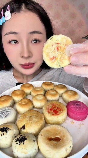 1.5K views · 15 reactions | Delicious Mooncake 葉 Pastry  Bureau Mukbang  #eating #reels #reel #foodvlogs #asmr #reelsfypシ #reelsviralシ #reelstrending #reelsfbシ #desserts #deliciouseats #food #foodie #recipie #mooncake #pastry #bureau | It's Unique Food ASMR | Facebook