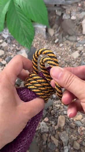 Adaptable fabric corner binding knot