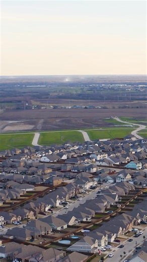 Welcome to the Waterscape community in Royse City! Waterscape offers residents resort-style amenities and year-round activities. Located south of I-30 on FM 548, this lifestyle community features well-stocked fishing ponds and acres of parks, trails, and playgrounds. Waterscape’s community center comes complete with an event pavilion, indoor clubhouse, sand volleyball, playfield, dog park, lap pool, and large resort pool. Residents can walk or bike to the on-site elementary school zoned to Royse
