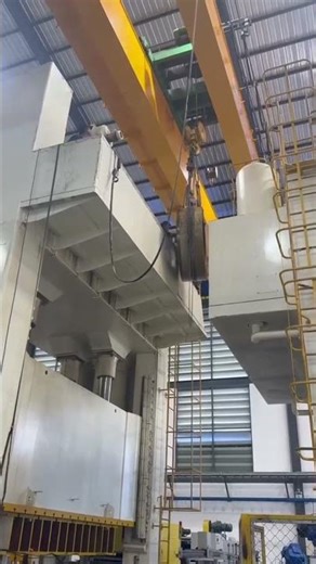 Press machine flywheel uninstall