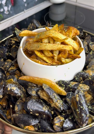 Moules et frites specialité belge 🤤recette facile simple et rapide #tiktokfood #foryoupag #fyp #cuisine #pourtoiii