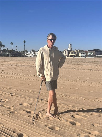 I don’t leave home without my wedge you never know when you can get some practice in. 🦶🏻🤙🏻 Golf=Life #barefoot #golflife #fypreelsシ゚ #grateful #callawaygolf