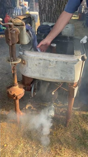 Vintage Maytag washing machine #lanesvilleheritage #indiana #vintage #washingmachine #gas