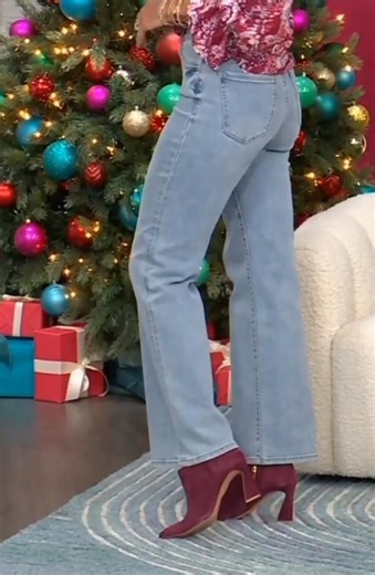 HSN model Sonya model jeans 2518