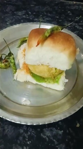 Vada pav =The Indian Burger that Defies All Logic#food #streetfood #viral