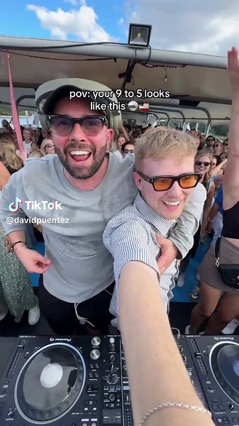 Experience the Ultimate Boat Party Vibes