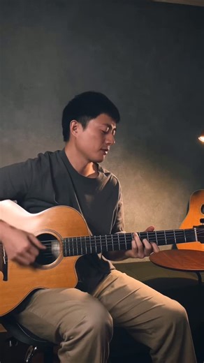 桓吟 HuanYin on Instagram: "【Isn’t She Lovely】 - Stevie Wonder TABs in bio🔗 換季來得太突然 本來以為這個時間會有陽光的🥹 #劉桓吟 #Huanyin #吉他教學 #指彈吉他 #Fingerstyle #instrumental #guitar #steviewonder #isntshelovely #percusiveguitar"