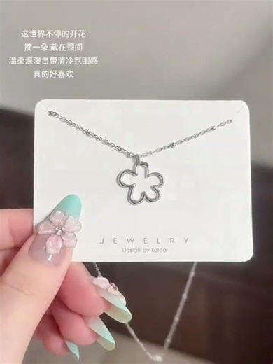 Bloom Your Style: DIY Flower Necklace Tutorial