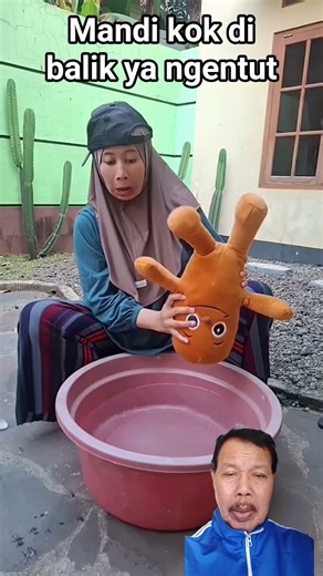 Mandi kok di balik ya ngentut#shortsvideo