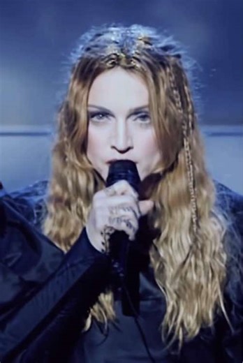 Frozen - Madonna - Live BBC (1998) 👑 #madonna #queenofpop #reinadelpop #music #parati #foryou #foryoupage #fyp #80s #80smusic #mtv #trending #musica #reina #queen #like #finallyenoughlove #vogue #pride #madonnafans #madonnaqueenofpop #madonnaqueen #gay #lgbt #popular #Viral