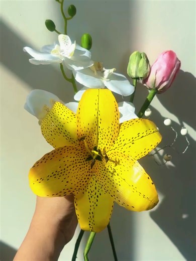 DIY Yellow Tiger Lily Craft Guide