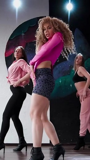 Enchanting Dance Performance | Dancing Queen Showcase