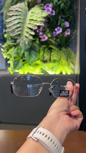 แว่นตากรองแสง (มีค่าสายตาสั้น- สายตายาว และค่าสายตาปกติ) ทรงปราด้ามีสามเหลี่ยมคริสตัล แถมกล่อง ผ้าเช็ดเลนส์ #แว่นถนอมสายตา #แว่นตาเลนส์บลูบล็อก #แว่นตาเลนออโต้ #แว่นสายตาสั้นเลนส์ออโต้ #แว่นสายตายาวเลนส์ออโต้