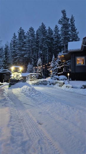 Have you already seen the new Avant e727 in action? Stay tuned - more videos are coming soon! ⚡ #AvantTecno #AvantInAction #AvantE727 #AvantLoaders #ElectricLoader #CompactPower #WorkSmarter | Avant Tecno