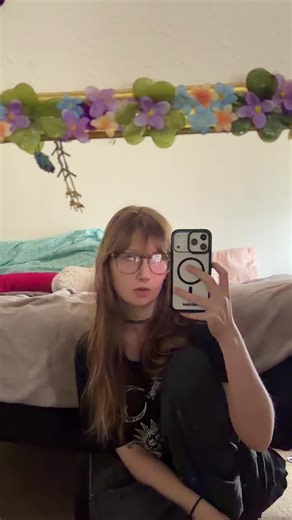 freaking.fairy.fartz (@freaking.fairy.fartz)’s videos with original sound - Bee bzzt 🐝