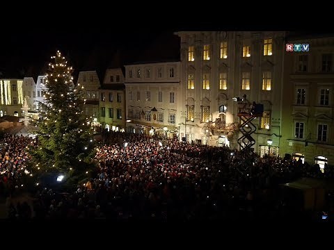 Stille Nacht, heilige Nacht - Der größte Chor Österreichs sang Stille Nacht am Stadtplatz Steyr