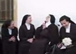〽🙏🌹A VERY RARE VIDEO of SISTER LUCIA of #FATIMA: she is very old, sick and on a wheelchair 🙏but, anyway, here, she sings the "Ave Maria" with a tender voice, still like a child! | Radio Maria in the World