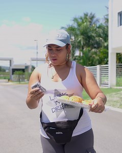 3.7M views · 60K reactions | Millonario puso esta chica a prueba y le dio esta gran recompensa por su honestidad  | Lenny Show | Facebook