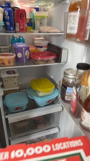 Pizza boxes don’t belong in your fridge. 🍕 Store one slice or a full pie with a collapsible, locked container. | The Perfect Pizza Pack