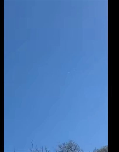 Footage from Tri County Scanner News of the green streak in the sky at 234pm today, not sure if it's a meteor or not, but with the noise and the streak, it sounds similar to the one that went over PA and Ohio a few weeks agohttps://t.co/8kCGbnJ98e