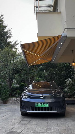 Retractable awnings for patios, door fronts, and window fronts #awning #pergola #awnings #canopy #outdoor #architecture #design #outdoorliving #pergolas #shade #home #tente #aluminium #patio #fyp #decor #homedecor