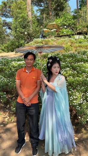 Bắt tay đừng có bắt lâu , tối về nằm ngủ nhớ nhau thức hoài #dalatdidau #canhdepdalat #dalatstory #happyhilldalat #dalat