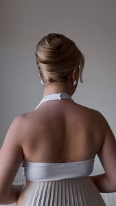 517K views · 58K reactions | French twist for thick hair  save and try it #frenchtwist #frenchroll #hairstyletutorial #updo #updotutorial #updohairstyles #easyhairstyle #updohairstyle | Vikosto | Facebook